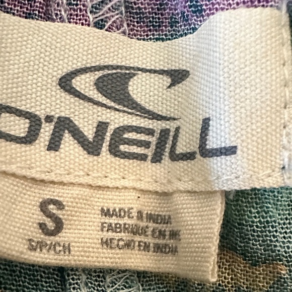 🌸O'Neill White and Green Patterned Capris - Picture 5 of 7